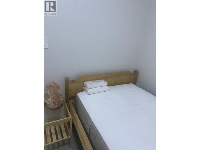 Photo - 3254 E 6th Ave