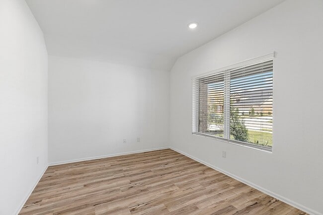 Photo - 31546 Beacon Cove Trl