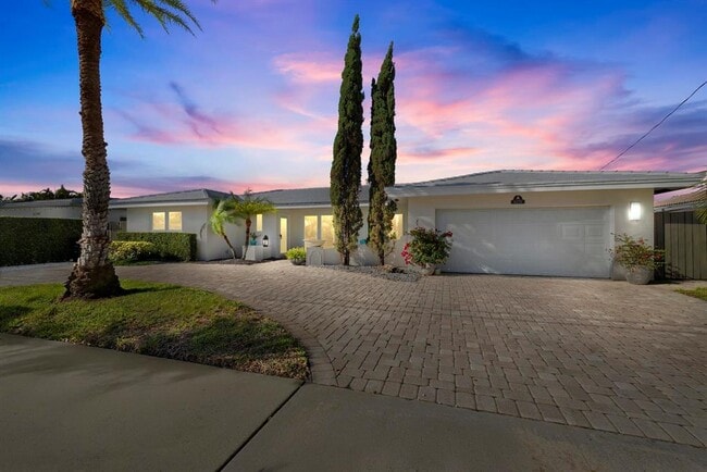 Building Photo - 6251 NE 19th Ter