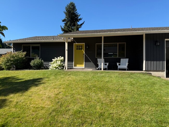 Building Photo - 21654 SW Columbia Dr Rental