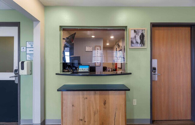 Furnished Studio-Lubbock - West
