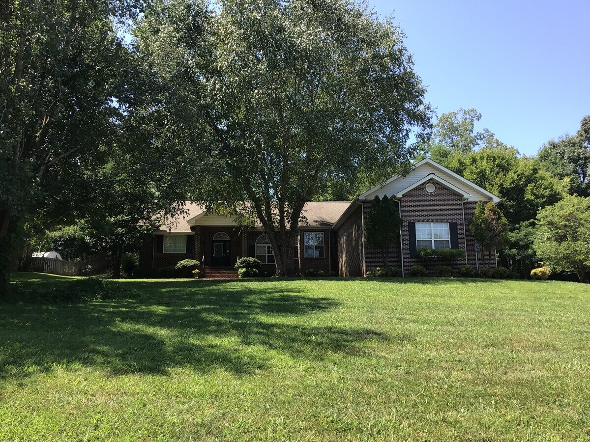 Photo - 821 Pioneer Dr