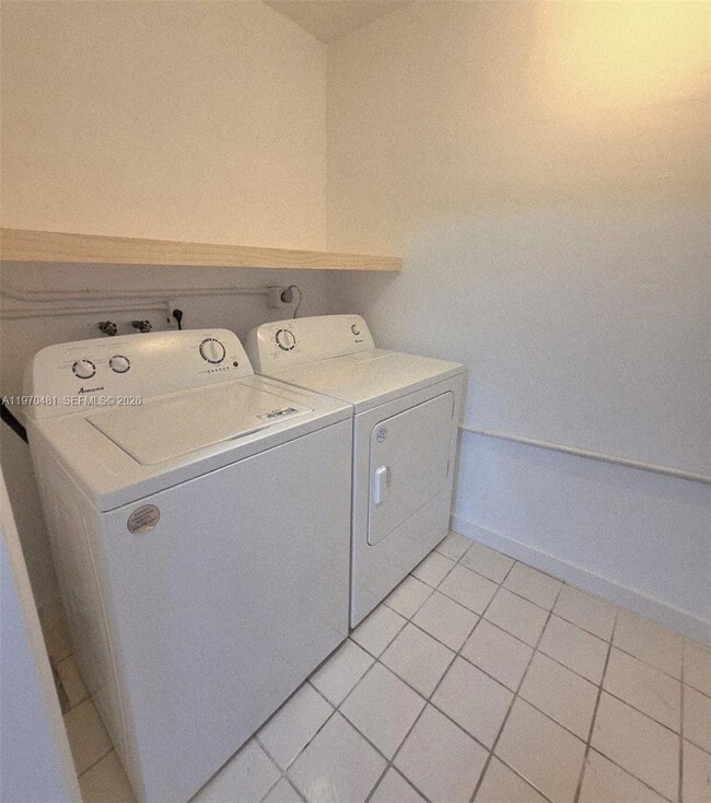 Photo - 250 NE 51st St