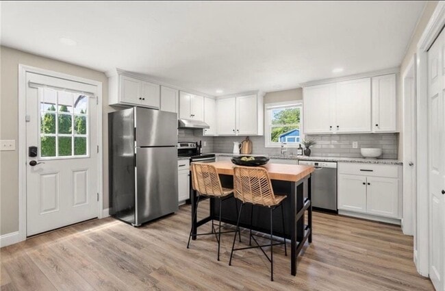 Photo - 476 Green End Ave Unidad A