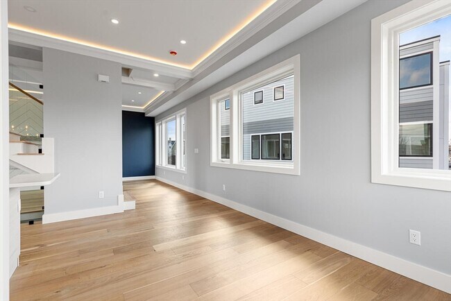 Photo - 308 Newton St