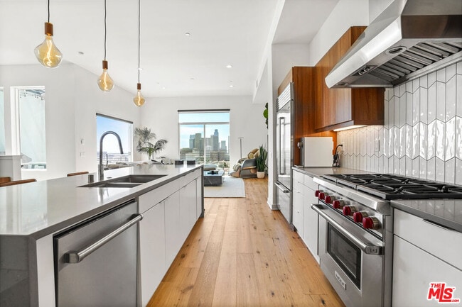 Photo - 1122 Panorama Way