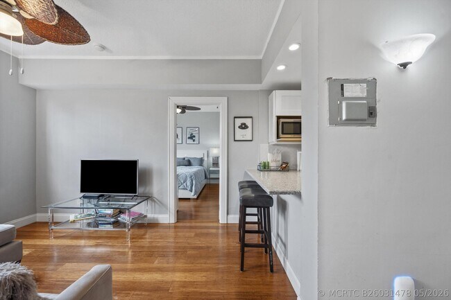 235 Sunrise Ave Unit 3232