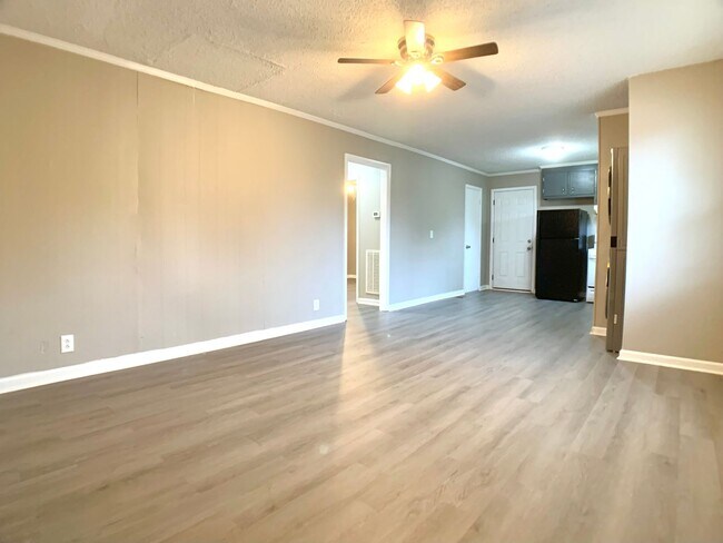 Photo - 442 Circle Dr Unit B