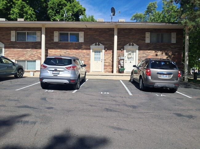 Front view & parking (2) - 111 Center St Unit 1B
