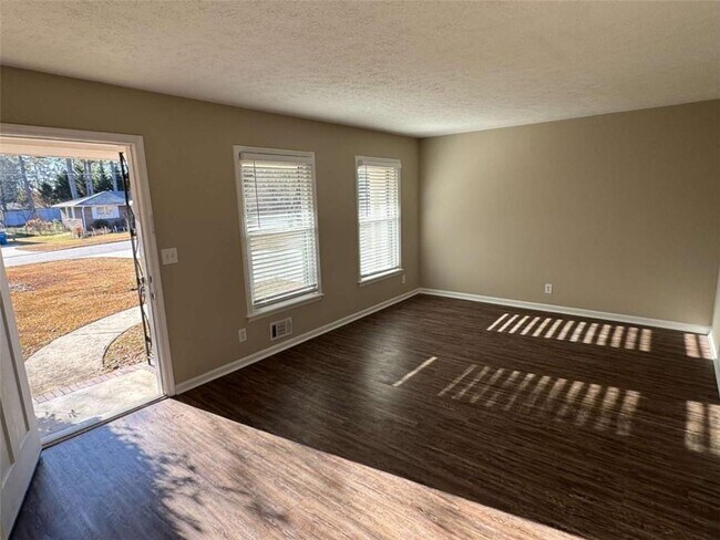 Photo - 437 Lockridge Ln