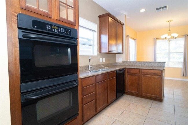 Photo - 561 Winthrop Dr