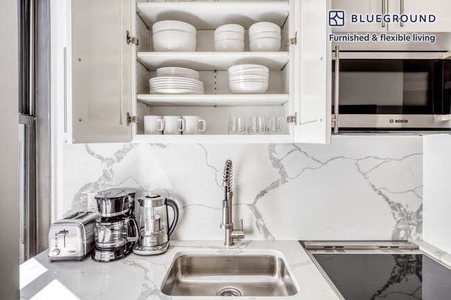 Photo - 160 E 48th St Unidad FL11-ID1108