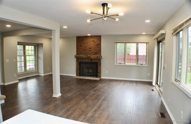 Photo - 1483 Colony Dr