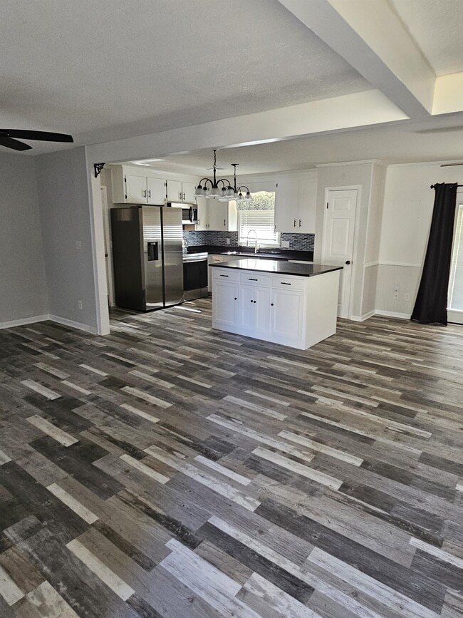 Building Photo - 900 Circleview Dr