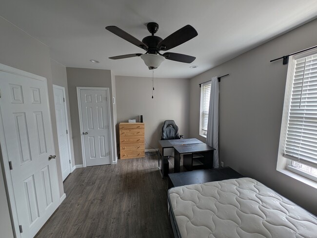 Photo - 5325 Hadfield St