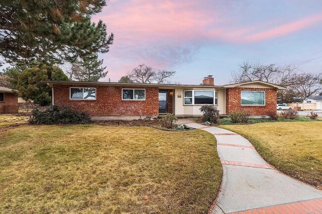Photo - 3411 W Hillcrest Dr House