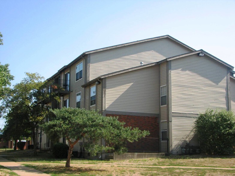 University Commons Apartments For Rent in University City, MO