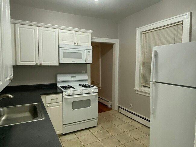 Photo - 1127 Beaconsfield Ave