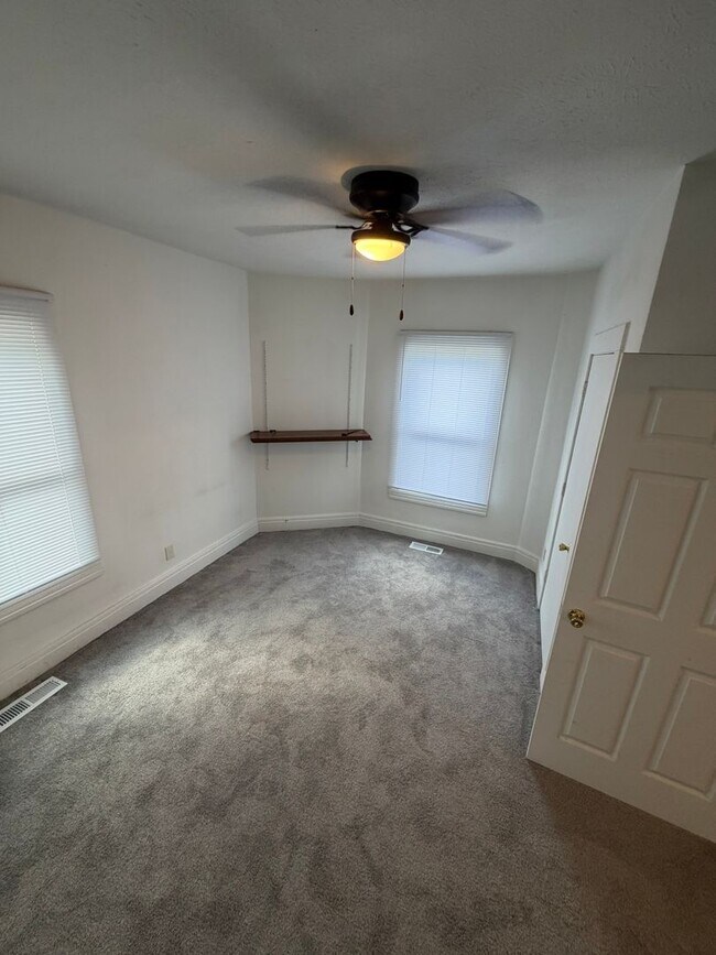 1610 E Sangamon Ave