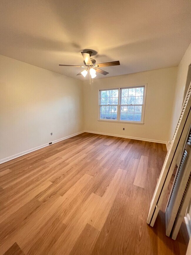 Photo - 115 Simmons Rd