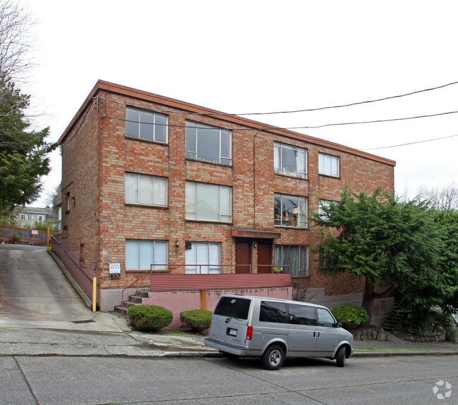 Building Photo - Highland Court Rental