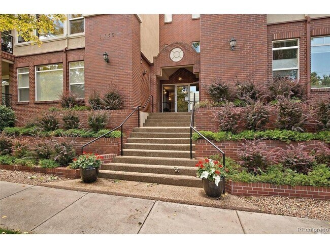 Building Photo - Beautiful 2 bedroom Condo in Uptown Area Unit 106