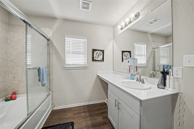 Building Photo - 20815 Acorn Valley Dr