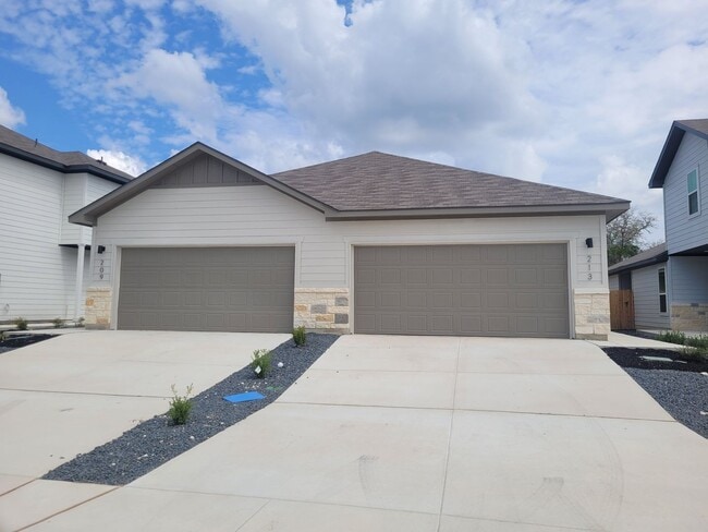 Building Photo - Want luxury living in the Far West ...Look no further...Amanda Park is it!
