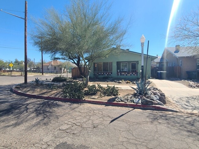 Photo - 646-648 E 8th Street Unit 8thSt646