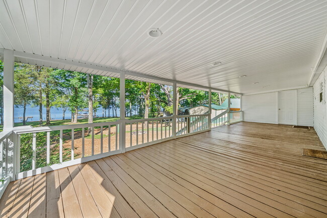 315 Riverview Dr