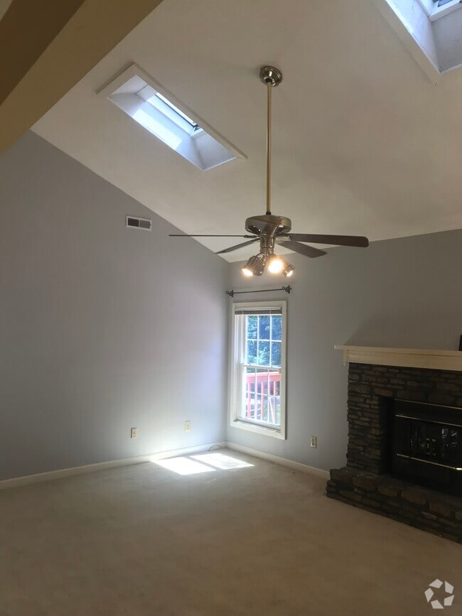 Building Photo - 8734 Lantern Lite Pkwy Rental