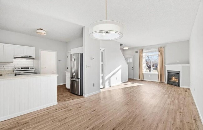 Photo - 608 Roundhouse St