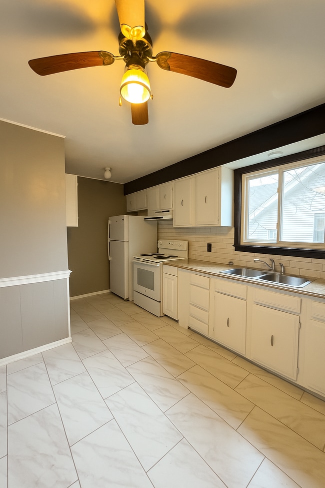 Photo - 61 Kimberly Ave Unit #2