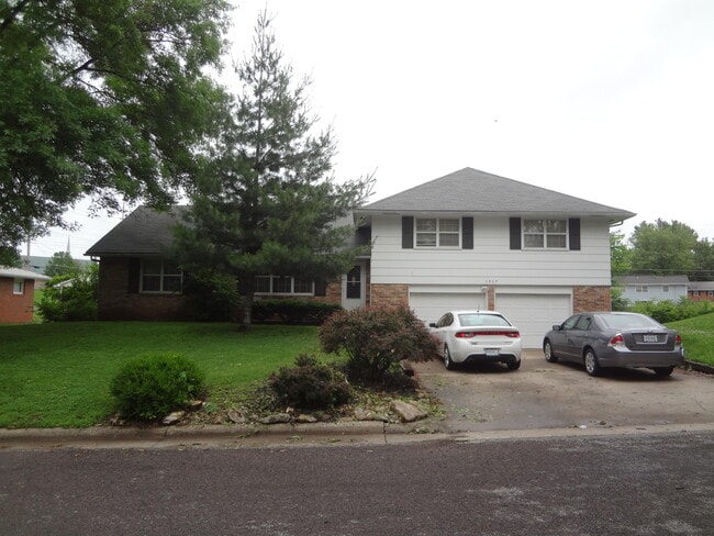 Photo - 2805 Summit Rd