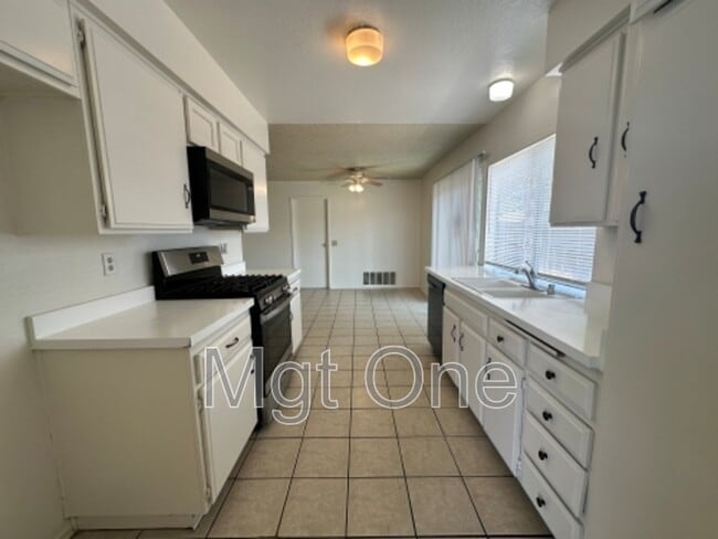1133 Topaz St