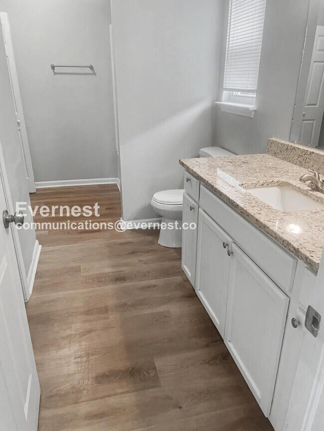 Photo - 3221 Lasalle St