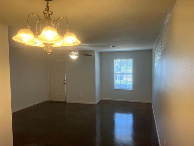 Photo - 3 Bed 2 Bath Duplex