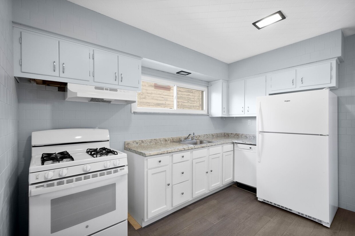 Stunning 2 Bedroom home in McKees Rocks Av... - Stunning 2 Bedroom home in McKees Rocks Av...