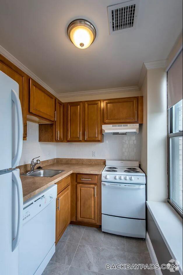 Building Photo - 1078 Boylston St Rental
