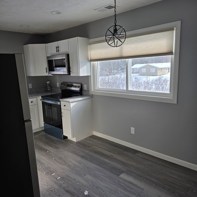 Kitchen - 3823 Leeside Ln