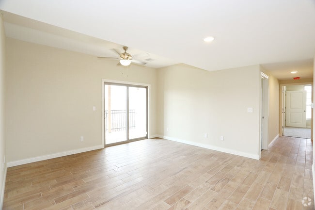 3BR, 3BA - 1,380 SF