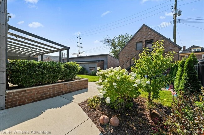 Photo - 284 Eliot St