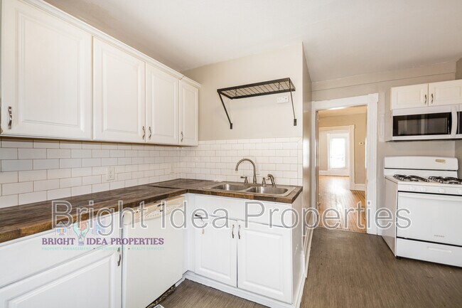 Photo - 3322 Clinton Ave