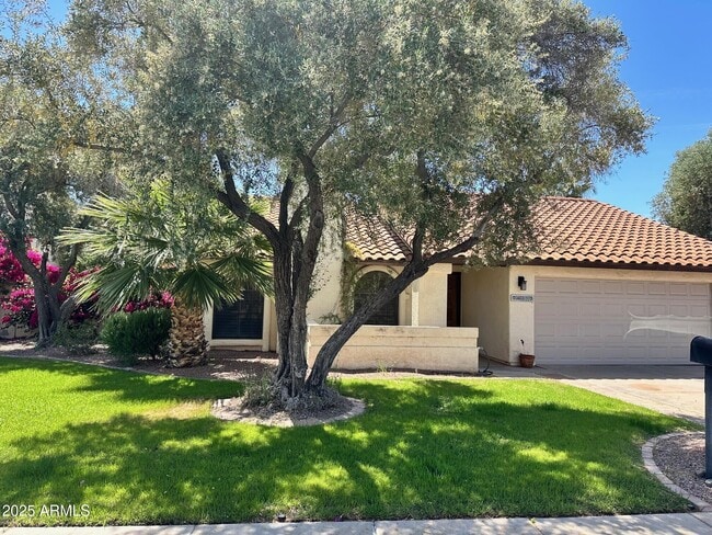 Building Photo - 435 E Larkspur Ln Rental