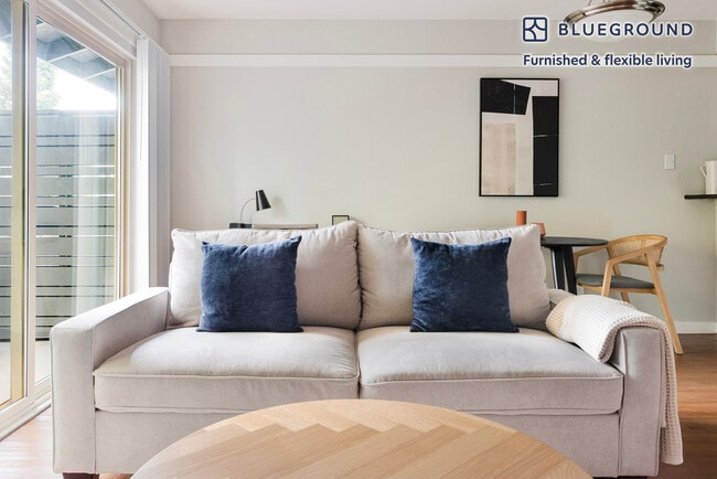 Photo - 111 N Rengstorff Ave Unidad FL2-ID1777