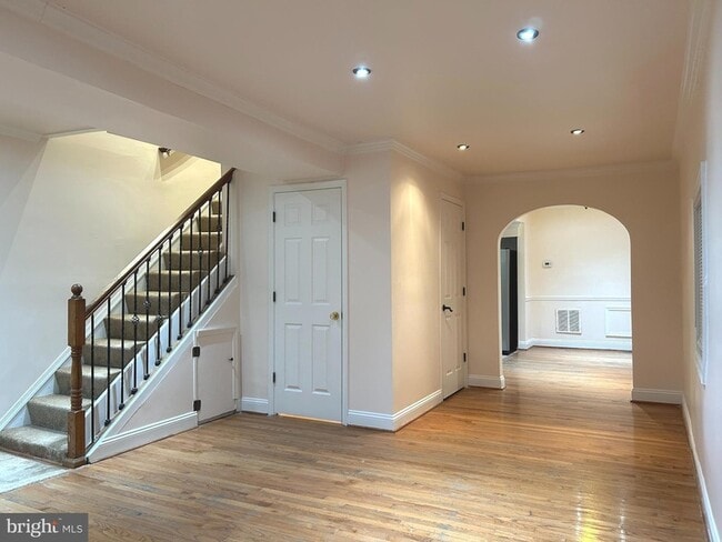 Photo - 5342 James Pl NE