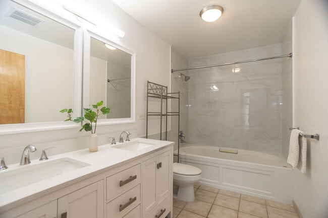 Photo - 1620 S Michigan Ave