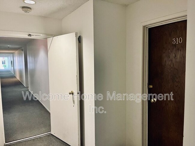 Photo - 1305 Boulevard Way