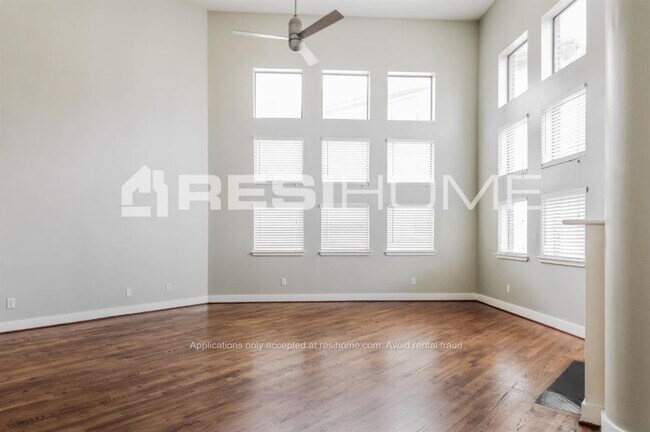Photo - 5418 Inker St