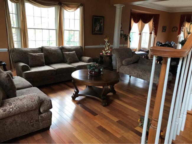 Photo - 43694 Lucketts Bridge Cir